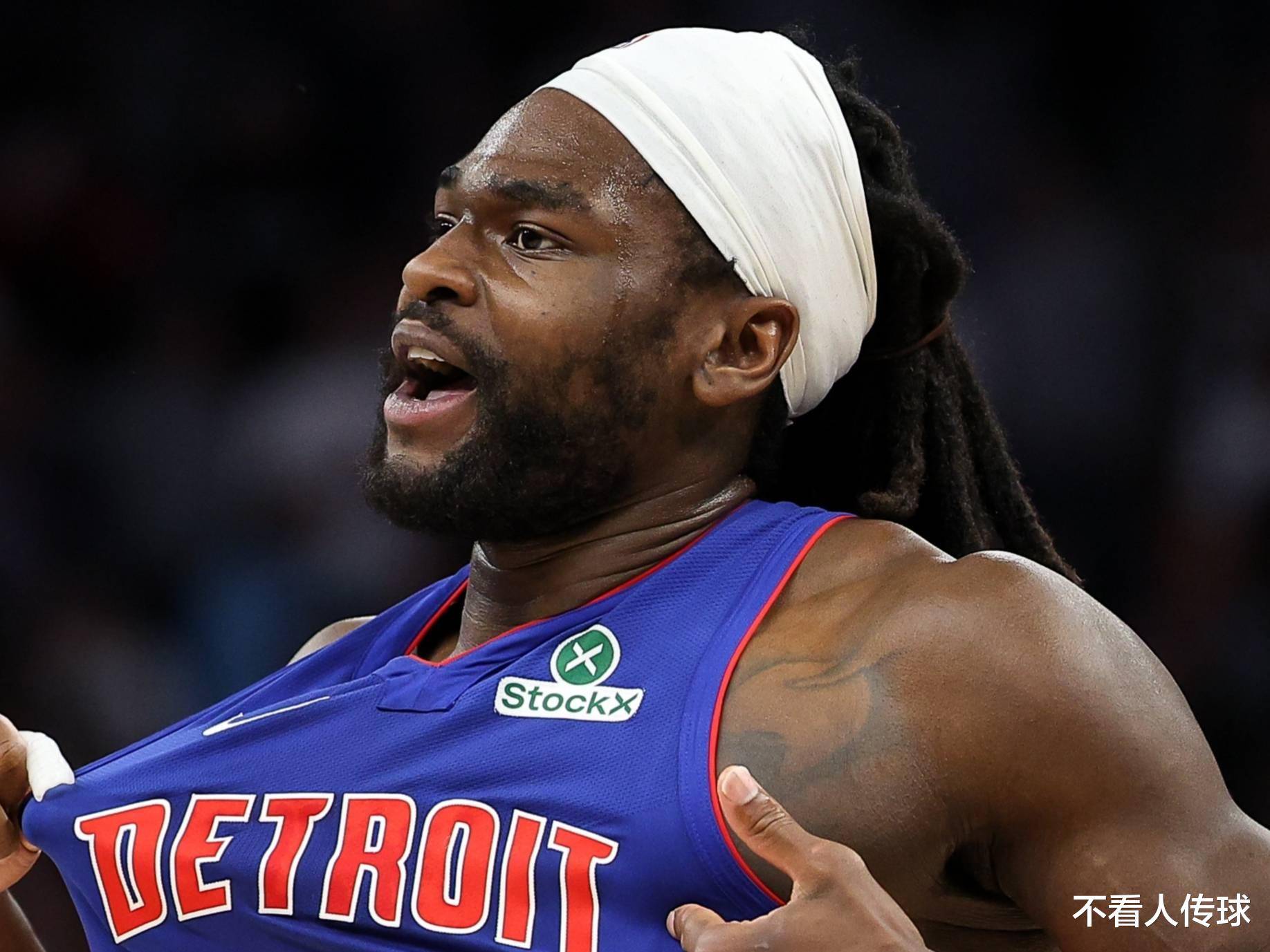 包含底特律活塞围绕CBA季后赛豪取连胜明尼苏达森林狼战术微调备战NBA常规赛，现场解说直呼：阿斯顿维拉围绕欧超杯内部沟通的词条